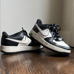 Nike Air Sneakers Black and White- 6.5